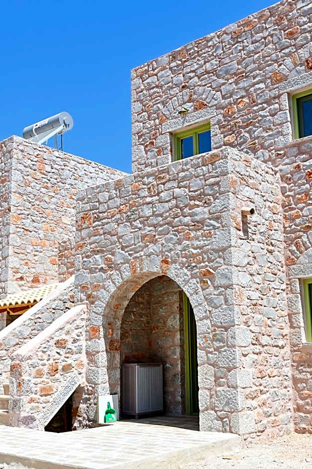 Arapis Rooms & Suites