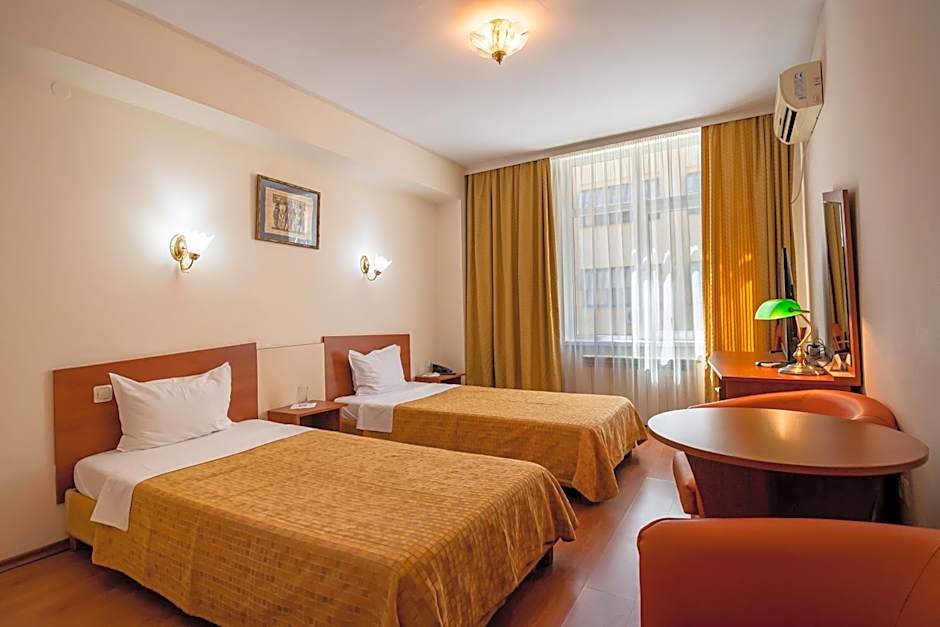 Primavera 2 Hotel