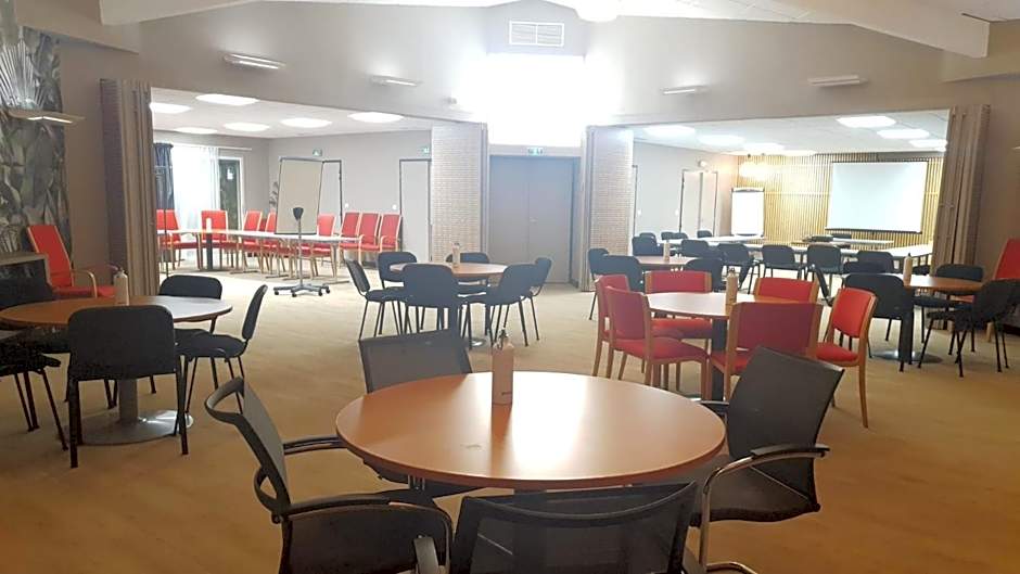 greet Hotel Castres Saix