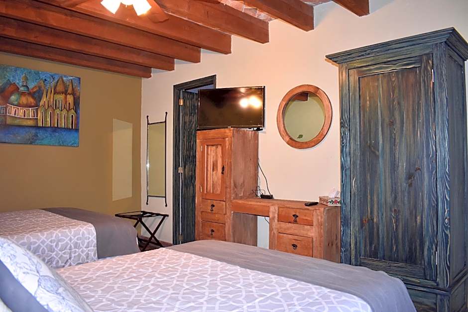 HOTEL ANA CATALINA & SUITES