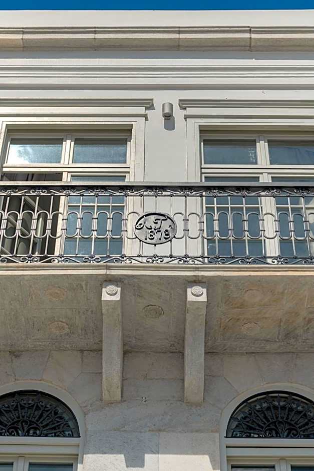 Skylight - 1873 Seafront Luxury Suites on the Harbor, City Center