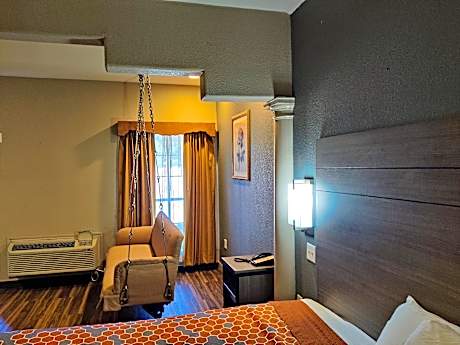 1 Suite King Bed Smoking Jacuzzi Tub