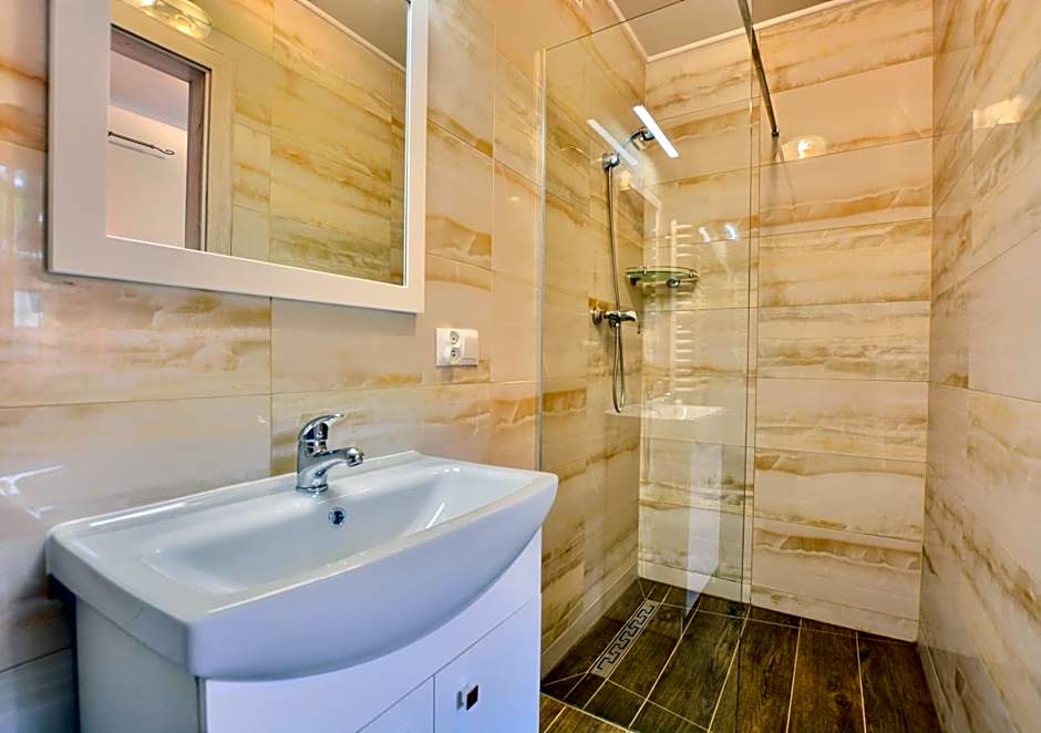 Jaworina- Apartamenty, Domki i Pokoje