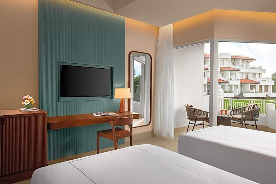 Photo 1 of 4 of Superior 1 King Bed, Garden View