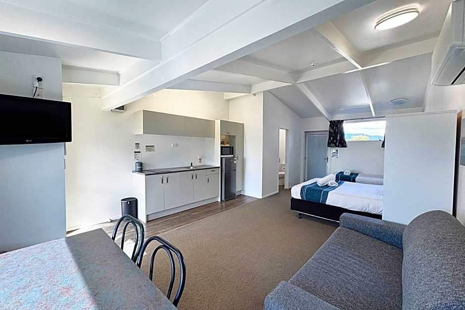 Tāhuna Beach Holiday Park