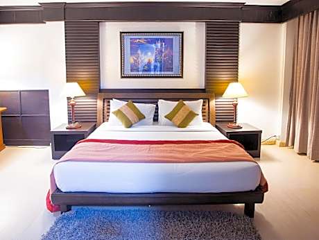 2nd Floor Deluxe Room