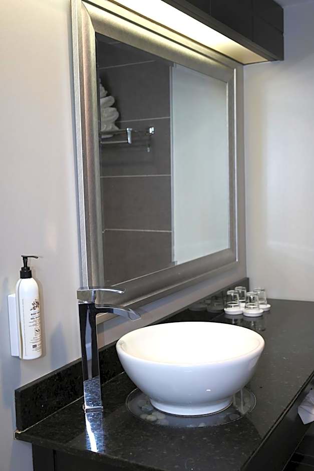 Travelodge Hotel & Convention Center by Wyndham Quebec City
