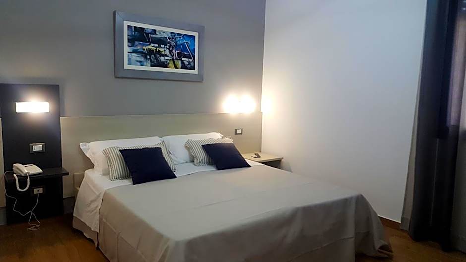Foto 1 dari 17 — Deluxe 1 Double Bed or 2 Beds