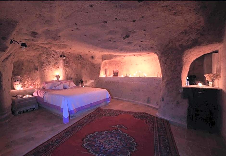 Jerveni Cave Hotel