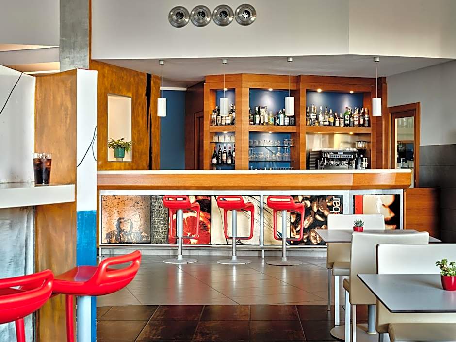 Holiday Inn Express Milan-Malpensa Airport By IHG