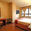 V Hotel and Apartel