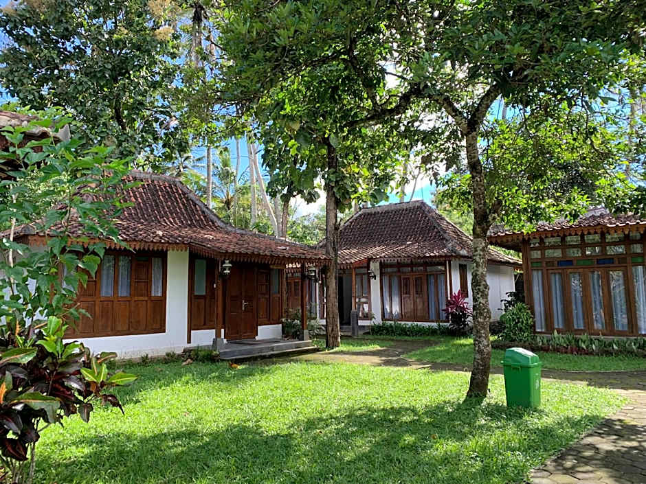 The Nalaya Hotel & Resto