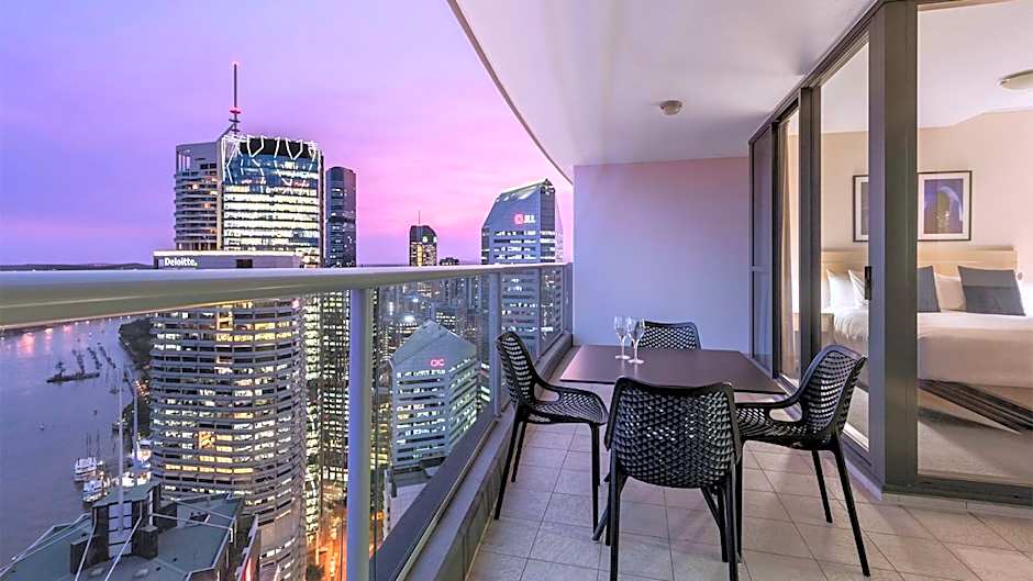 Oaks Brisbane Aurora Suites
