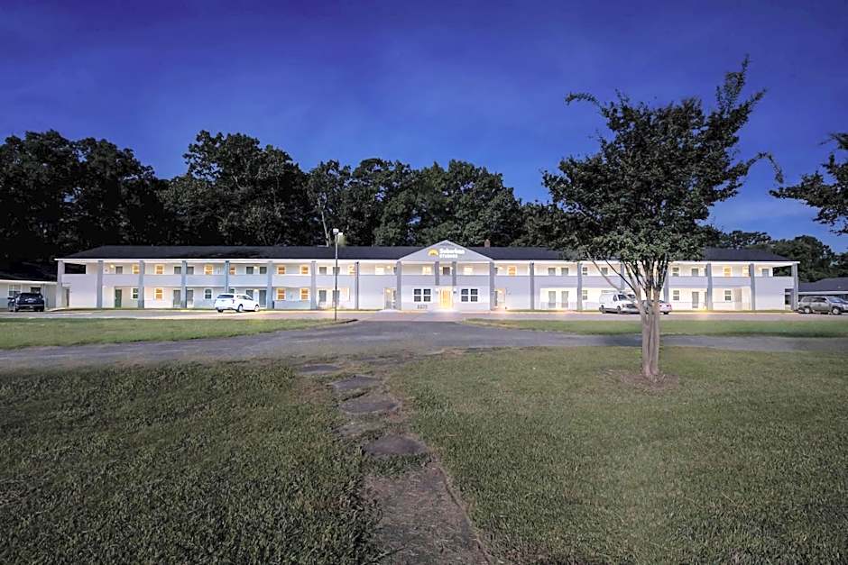 Suburban Studios Newport News - Hampton