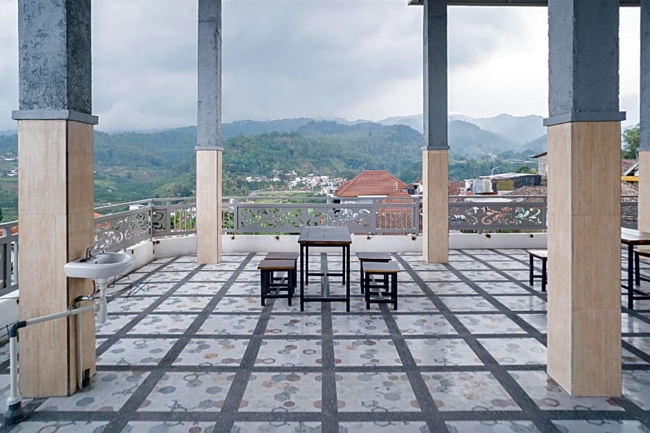 Urbanview Hotel Sky Batu Malang by RedDoorz