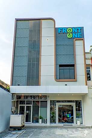 Front One Budget Hotel Tirtonadi Solo