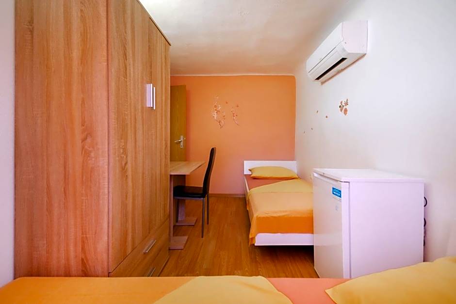 Photo 1 of 20 of Single Room