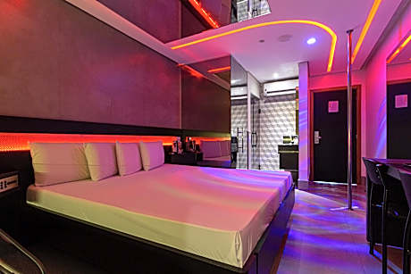 Queen Suite with Spa Bath