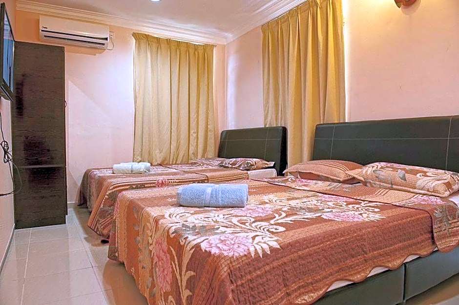 Penarak Bamboo Beach Motel