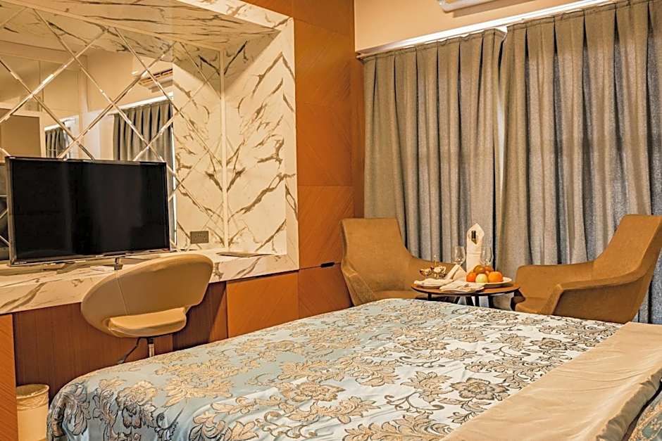 Novel Centre Point Hotel