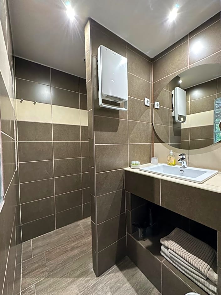La Chambre de l'Olivier – Champigny-sur-Marne, CA