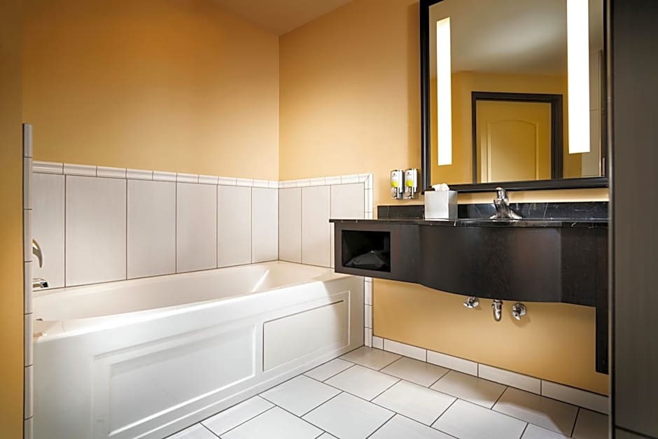 Staypineapple At The Maxwell Hotel