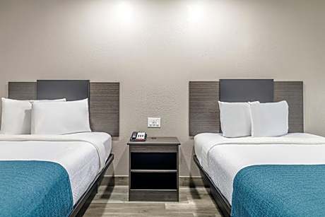 2 QBS | SUITE, NSMK, KITCHEN