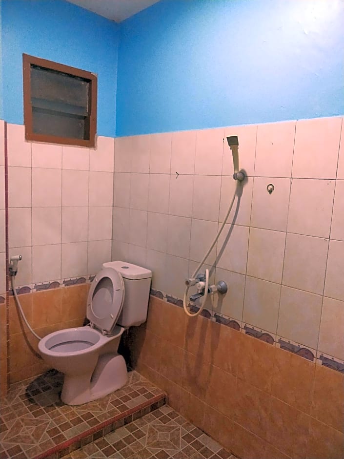 OYO 90487 Wisma Kuta Karang Baru