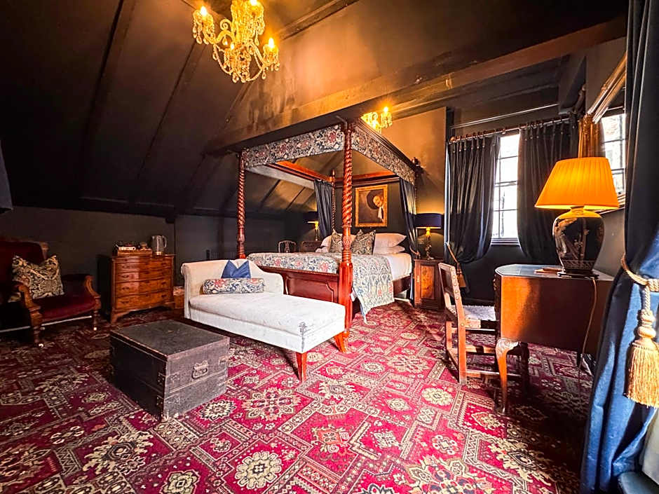 Photo 1 of 4 of Four Poster Double Bed