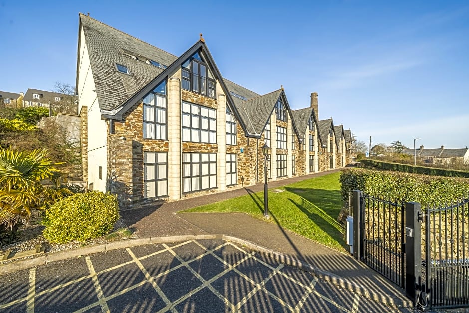 Pochin House Collections