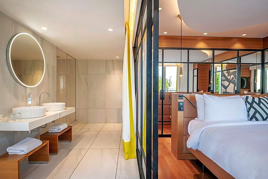 Renaissance by Marriott Paris Republique Hotel