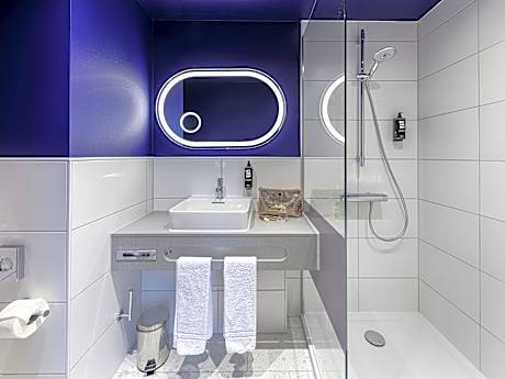 Standard Room with 1 double bed and connecting door