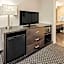 La Quinta Inn & Suites by Wyndham Anaheim Disneyland