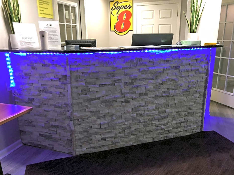 Super 8 by Wyndham Brownsburg