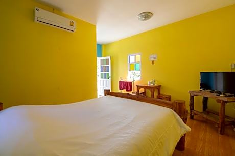 Family Pool Floor Suite