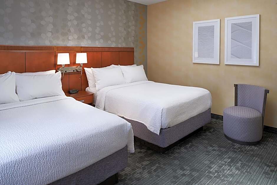 Courtyard By Marriott Detroit Dearborn