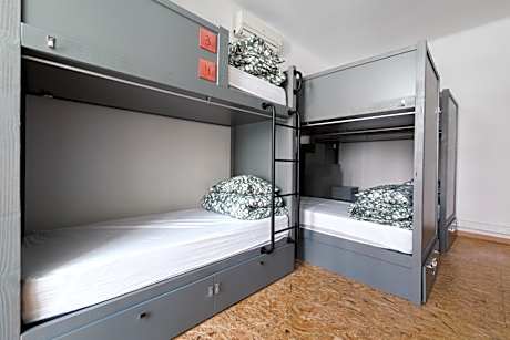 Bed in 8-Bed Mixed Dorm Room Ensuite