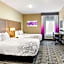La Quinta Inn & Suites by Wyndham San Antonio Alamo City