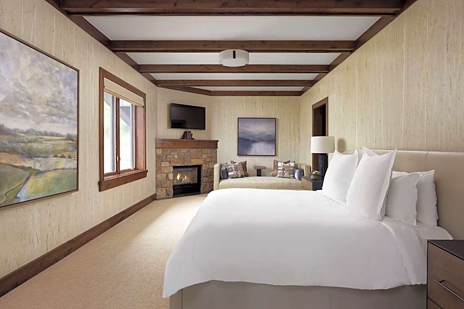 Photo 1 of 11 of The Wildflower Residence Three Bedroom Plus Den Slopeside Penthouse