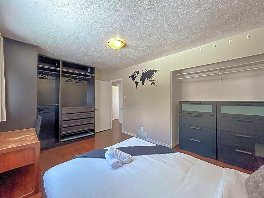 Spacious 5BR home. Close to everything!