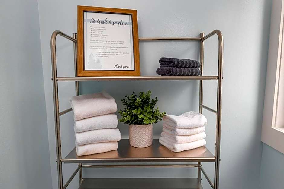 Quiet Area Near Downtown Walkable To Cafes