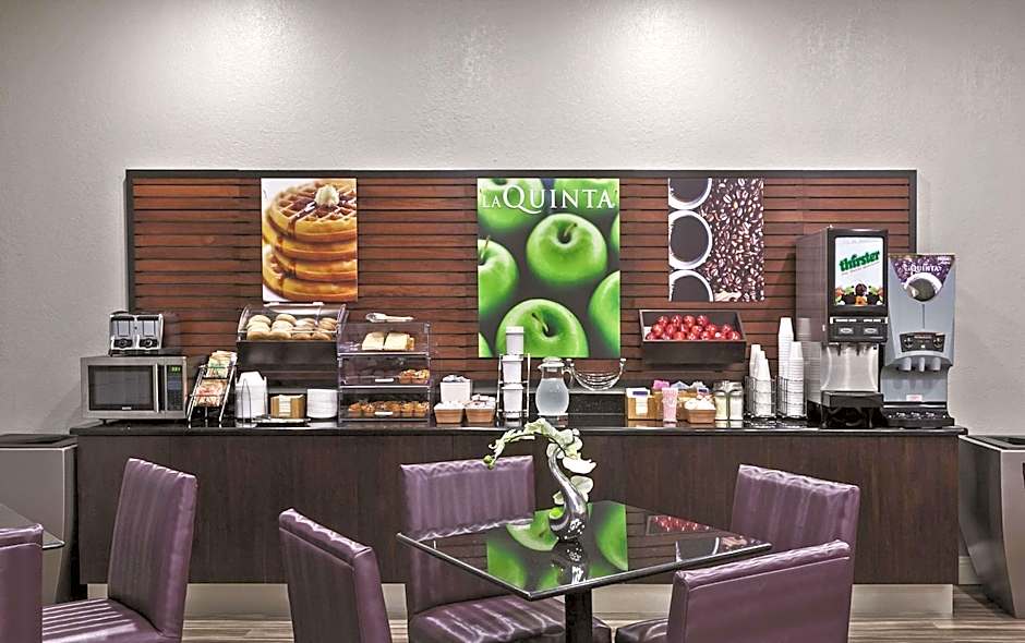 La Quinta Inn & Suites by Wyndham And Conference Center San Angelo