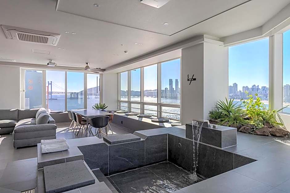 Meomulda Ga Gwangan Poolvilla