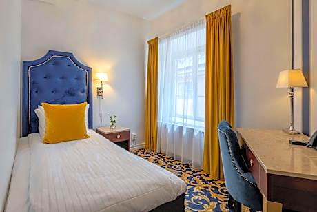 1 Single Bed Non-Smoking Standard Room Work Desk Bathrobe And Slippers Wi-Fi Coffee Maker Full Break