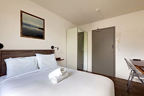 Budget Double Room with Shared Bathroom