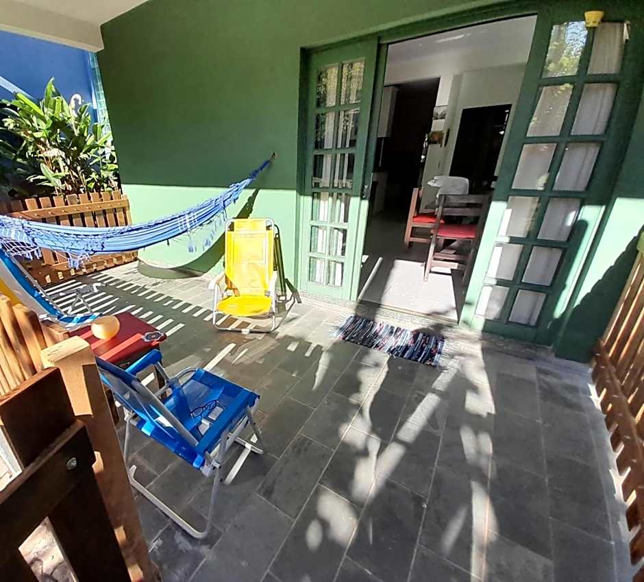 Flor Casa 2 dorms com ar, churrasqueira, cond fech, piscina