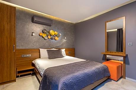 Deluxe Suite with Spa Bath