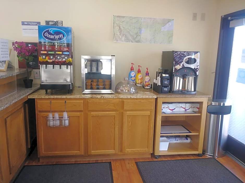 Oakridge Inn & Suites