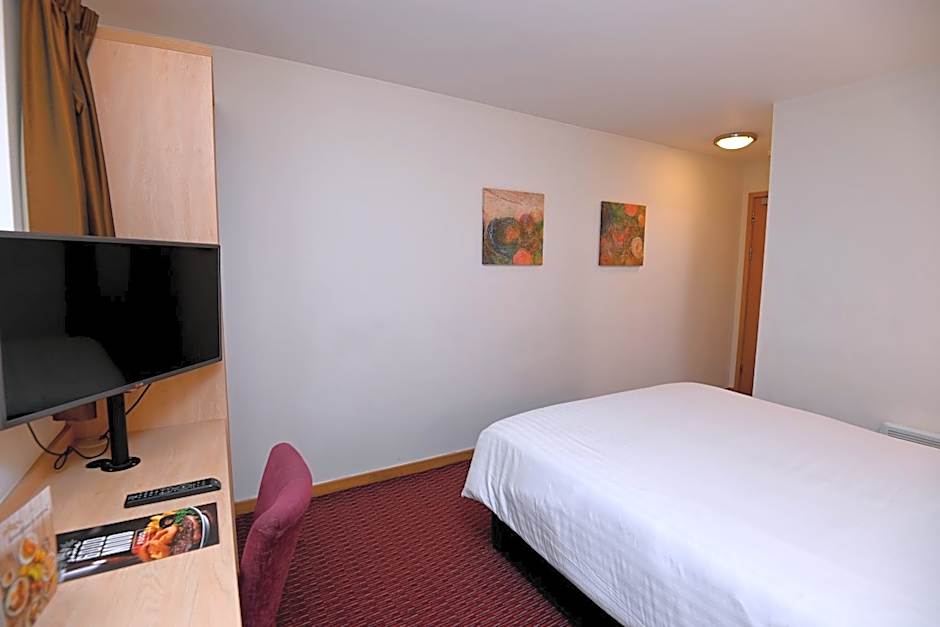 Meadow Farm Redditch by Marstons Inns