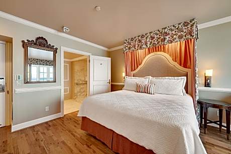 King Room with Roll-In Shower - Disability Access